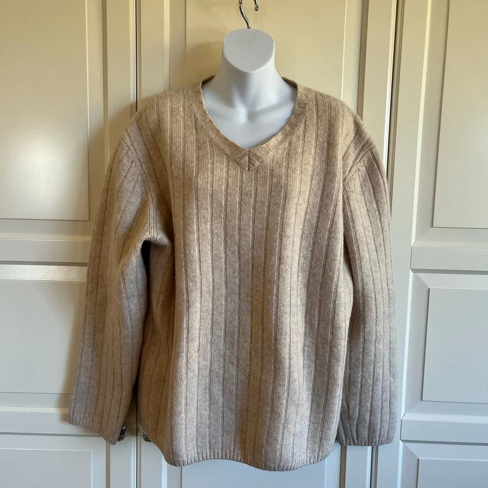 Timberland Women's (Unisex) Lambswool Oversized  V Neck Sweater, Beige Size XL